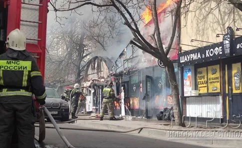 На севастопольской «стометровке» горят шаурмичные